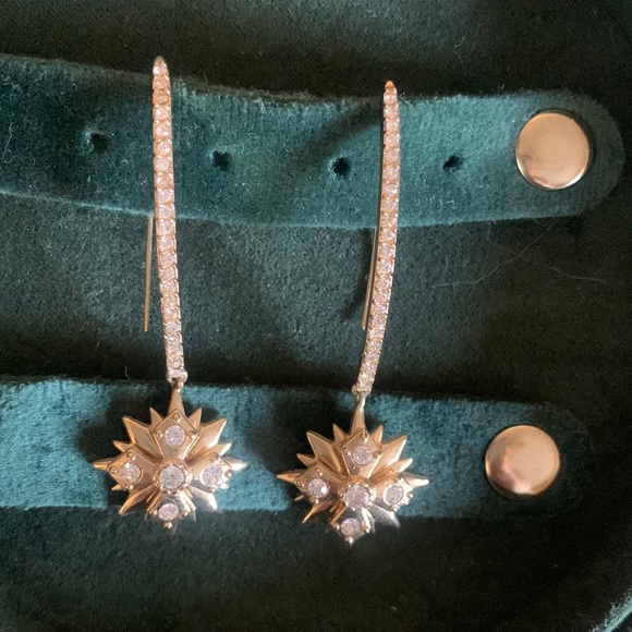 Jewelry - Gold starburst drop earrings